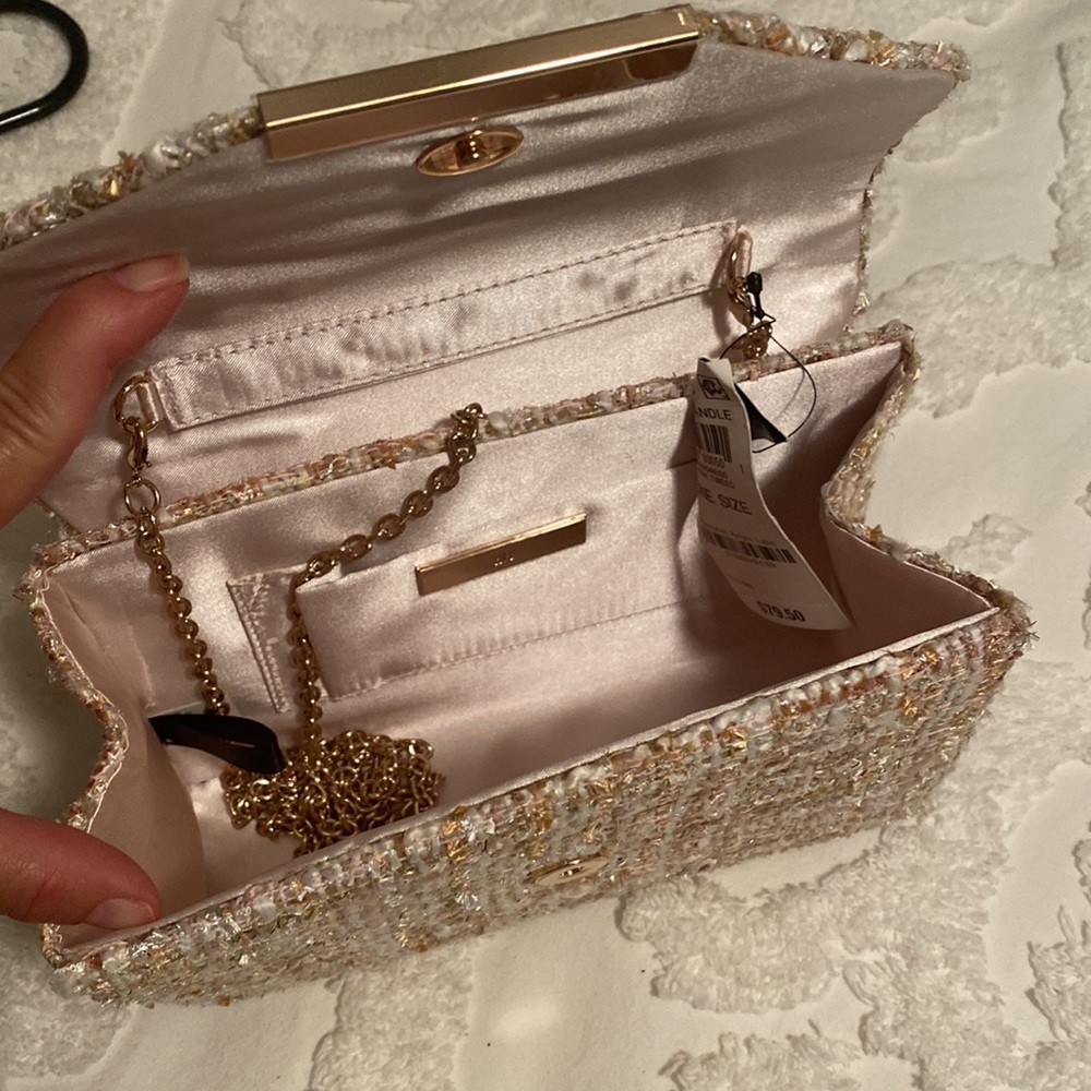 NWT handbag. Neutral colors with a bit of sparkle - Picture 3 of 4